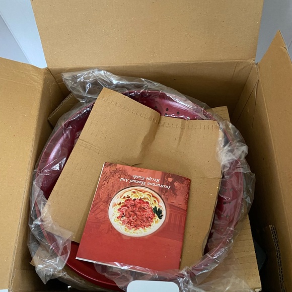 KIRBY & ALLEN 6 Qt. Pasta Maker + Bonus 2 Qt. Pasta Maker Red - Picture 6 of 6